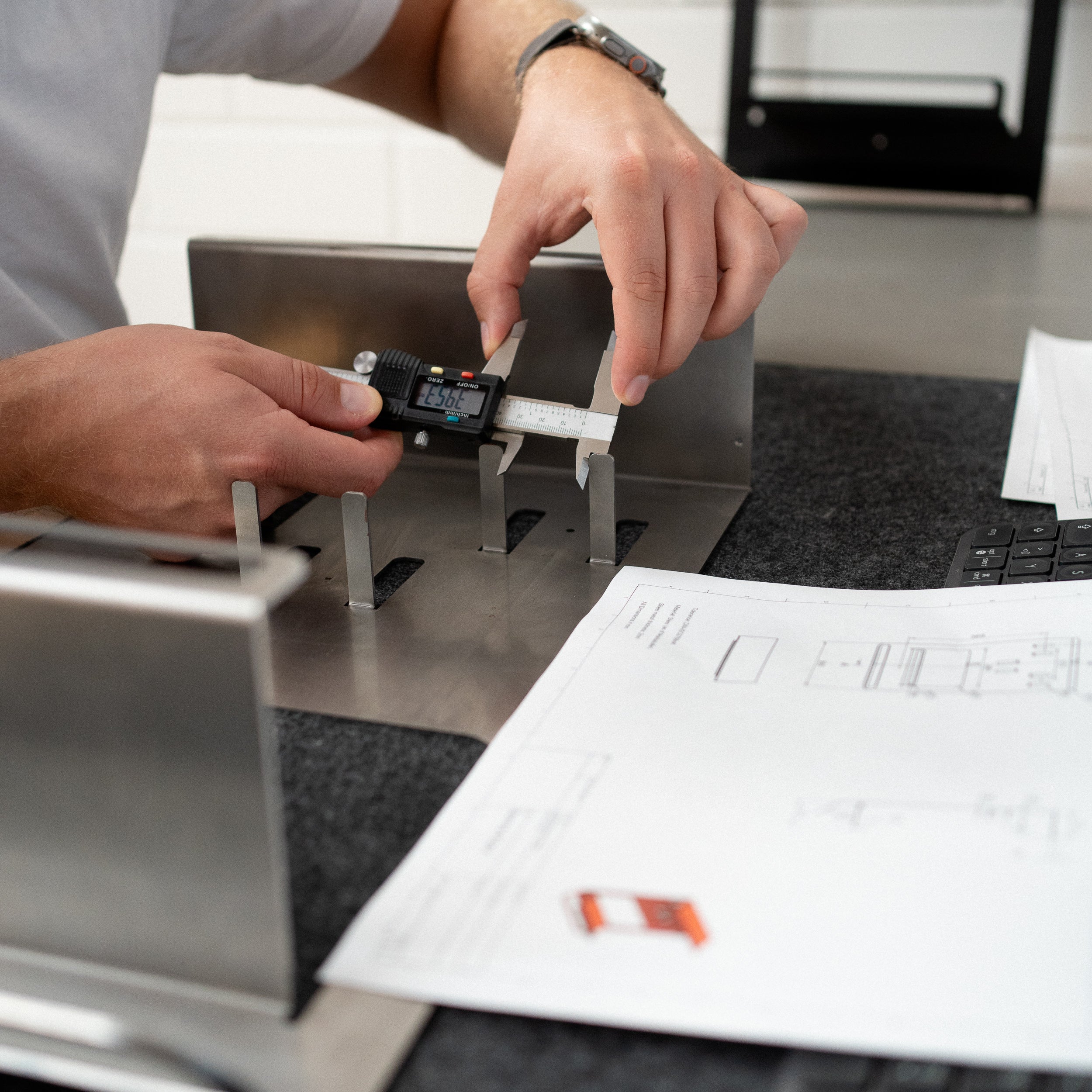 FLATE Vermessung eines Barista Regals